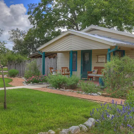 The Willows Retreat - Sleeps 17, Hot-Tubs, Close To Main Street!
